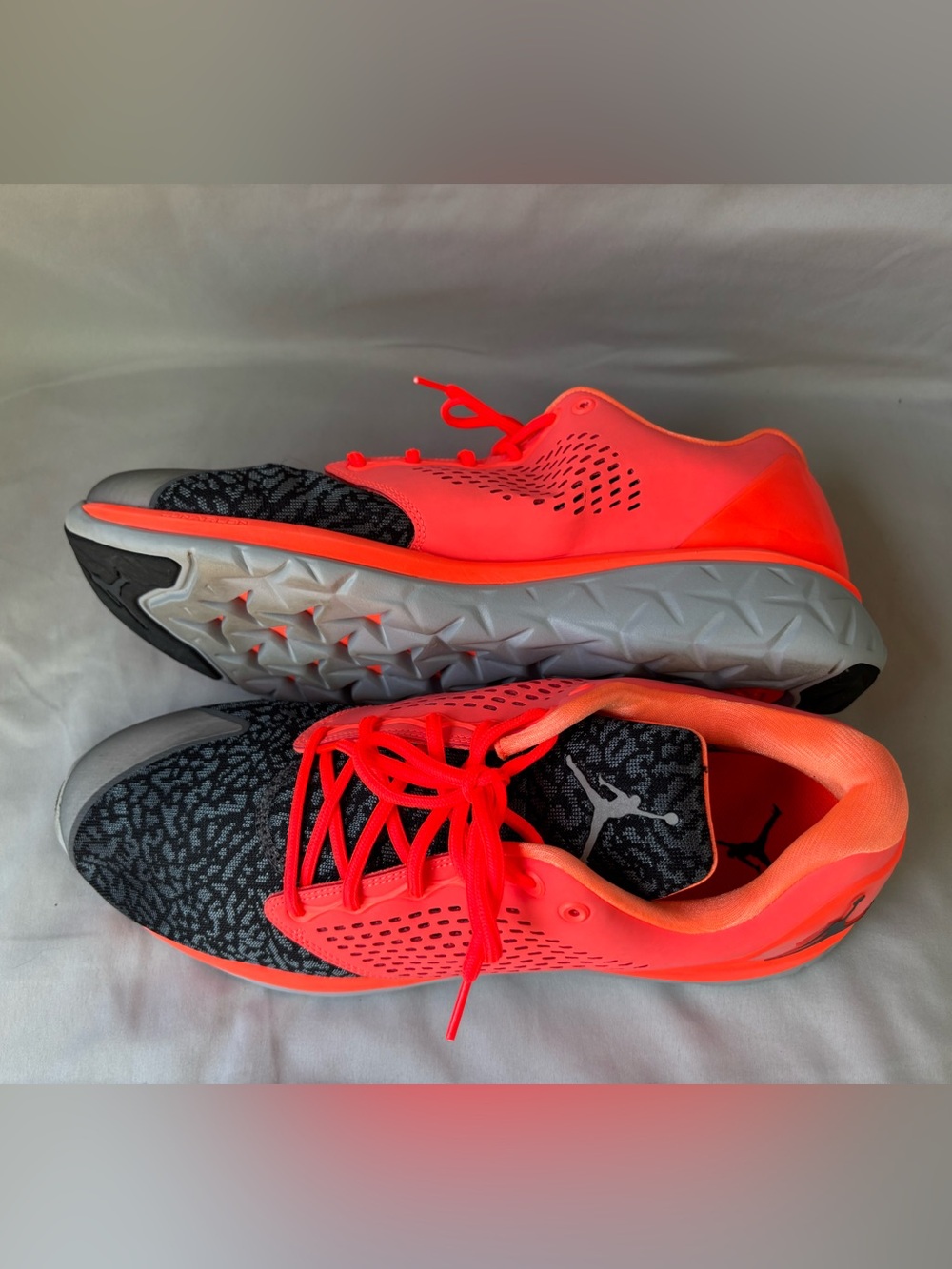 Jordan Men’s Bright Neon Orange Athletic Shoes Size 15 - Picture 3 of 16